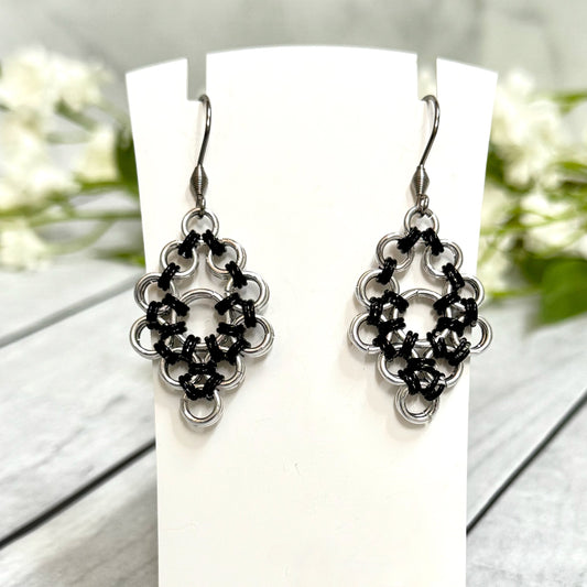 Black Diamond Chainmail Earrings - 4085