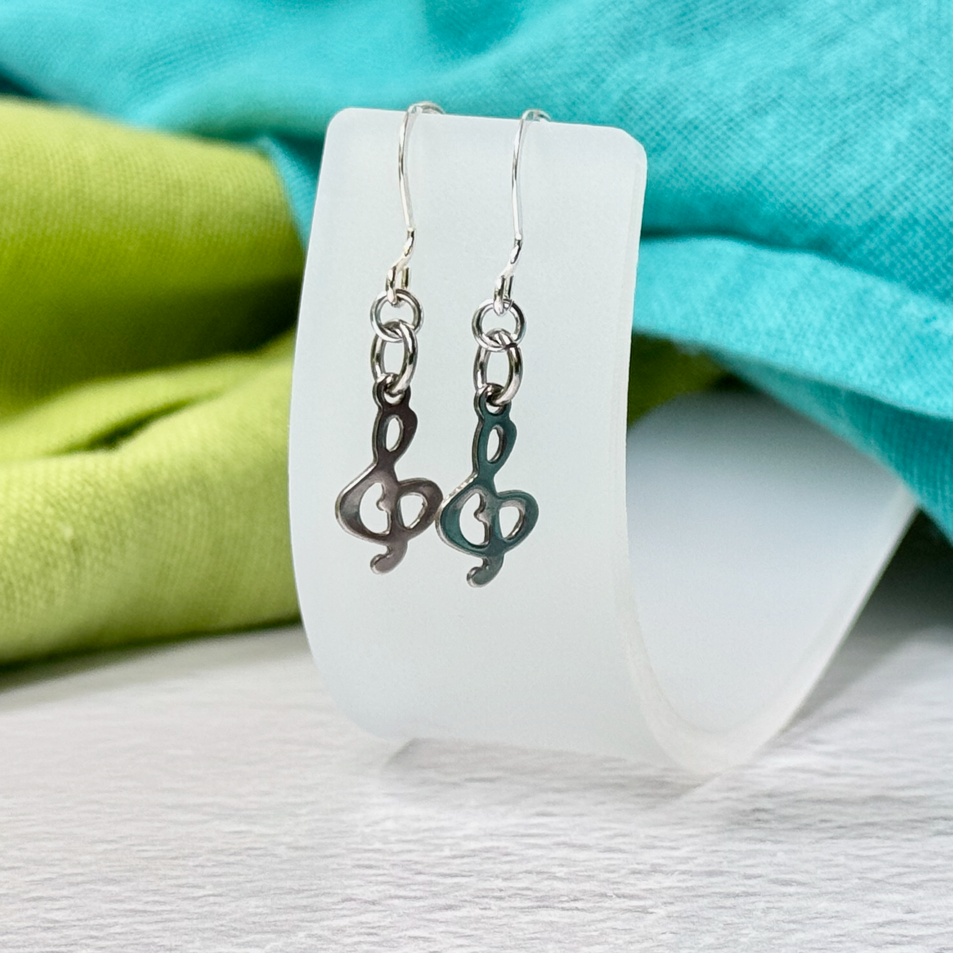 Treble Clef Chainmail Earrings - 9658