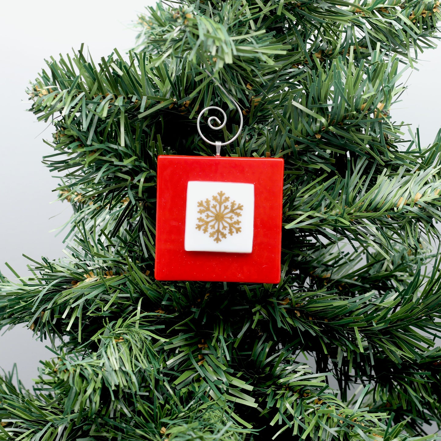Gold Snowflake Ornament - 9588
